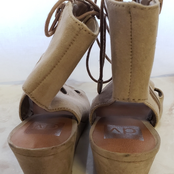 DV BY DOLCE VITA
OPEN TOE SANDAL SIZE 6 - Picture 3 of 4